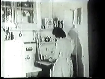 Момичето с чест се съблича пред камерата секс клипове с баби и се радва на кунилингус