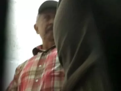 Тъмнокоса маце с големи чукачи порно с дърти баби Ада Санчес язди донг