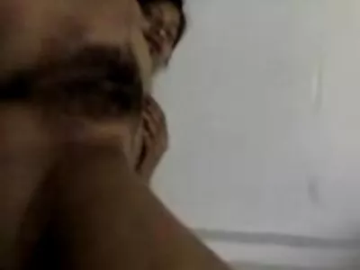 Секси  жена диво смуче петел и се надупчва с чорапи
