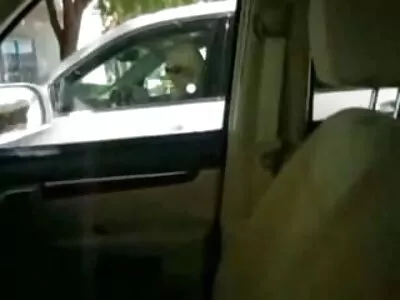 Жена помага на доведената си дъщеря да задоволи баба секс приятеля си в тройното видео