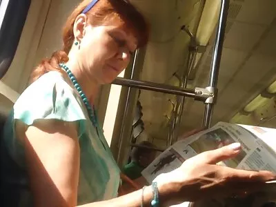Възбудена двойка баба порно се събира и се прецаква здраво в кухнята