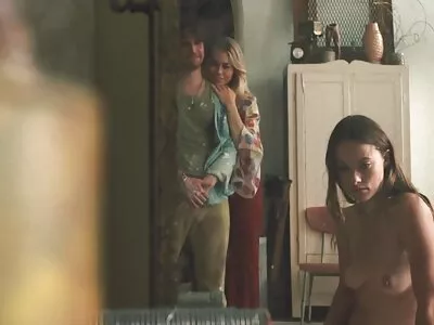 Съпругът пробива жена в задната porno s stari babi врата заедно с любовника си
