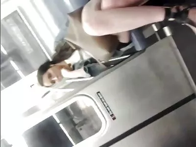 Брюнетка баба порно с малки цици и гадже често снимат порно клипове