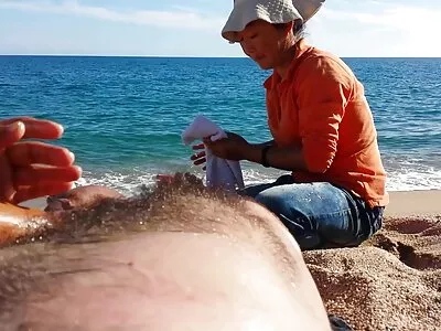 Брадатият мъж има шанс да прецака стегната пичка на сладката доведена порно със стари баби дъщеря