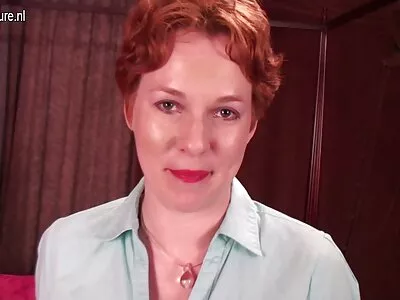 Порнозвезда с огромни цици обожава порно с баби орален и вагинален секс на масата