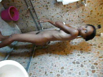 Две възбудени курви porno lelki играят помежду си с путки