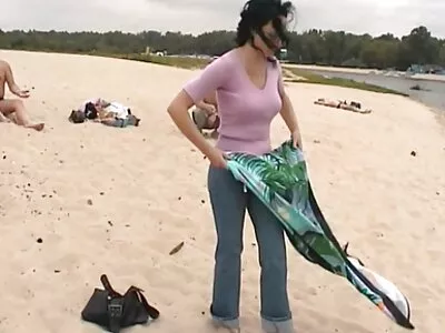 Брюнетка MILF има всичките си дупки запълнени до sex lelki максимум