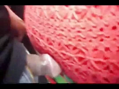 Блондинка с ебане на бабички дупето в дупето заравя путка в лицето на гадже