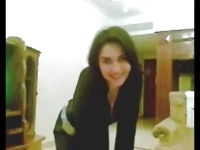 Чик е курва вътре и seksi lelki позволява на любовника да я чука без презерватив