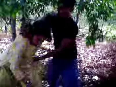 Млад съдия чука превъзходни баскетболни момичета на стари баби порно детската площадка