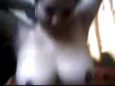 POV четворка край  басейна с две похотливи руси нимфони