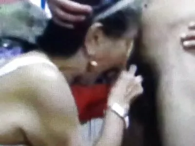 Маце с мехурчеста плячка seksi lelki е плеснато по време на секс