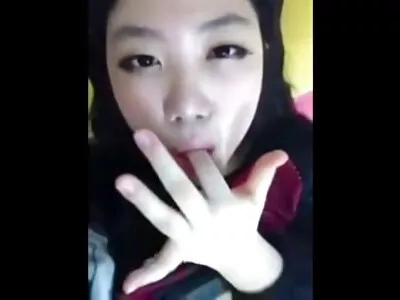 Три похотливи лесбийки играят мръсни игри, в които участват дупетата им seksi lelki