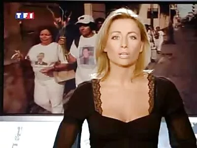 Мъж  изчака приятелката да завърши тренировката и я вкара