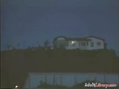 Невинната блондинка е готова да смуче хуй в  POV