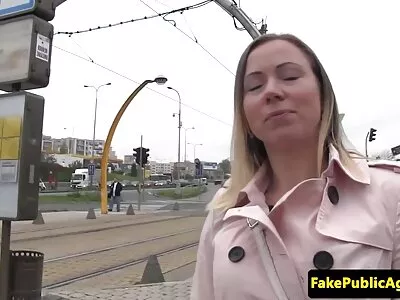 Гадна брюнетка маце в lelki za ebane черен петел поклонение сесия