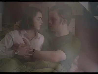 Тези две възбудени гола стара баба птици се опитват да имат тихо, но тежко чукане в кухнята