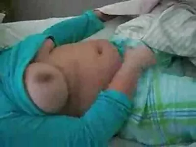 Гаджето на Ашли Адамс най -накрая  я чука като курва в кухнята